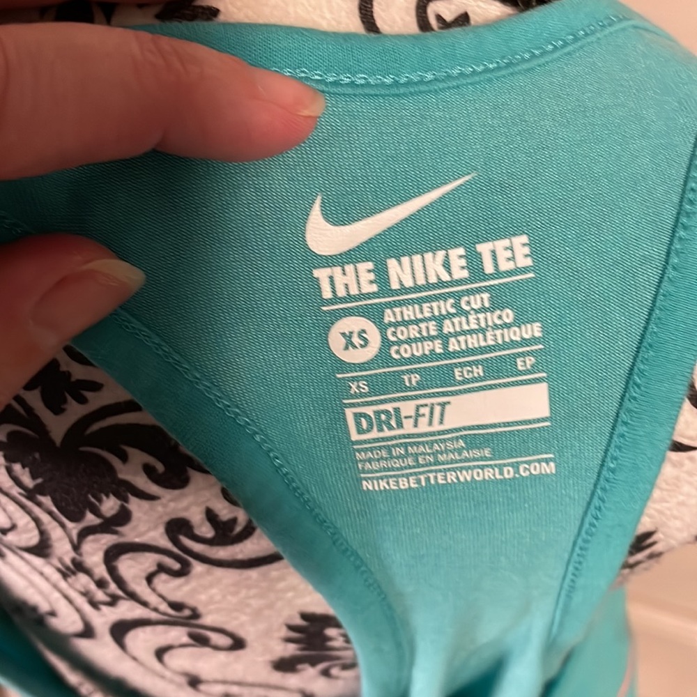 Nike Dri-Fit workout Tank Top. Size X small. - Picture 6 of 6